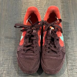 Nike Women's Red and Burgundy Sneakers